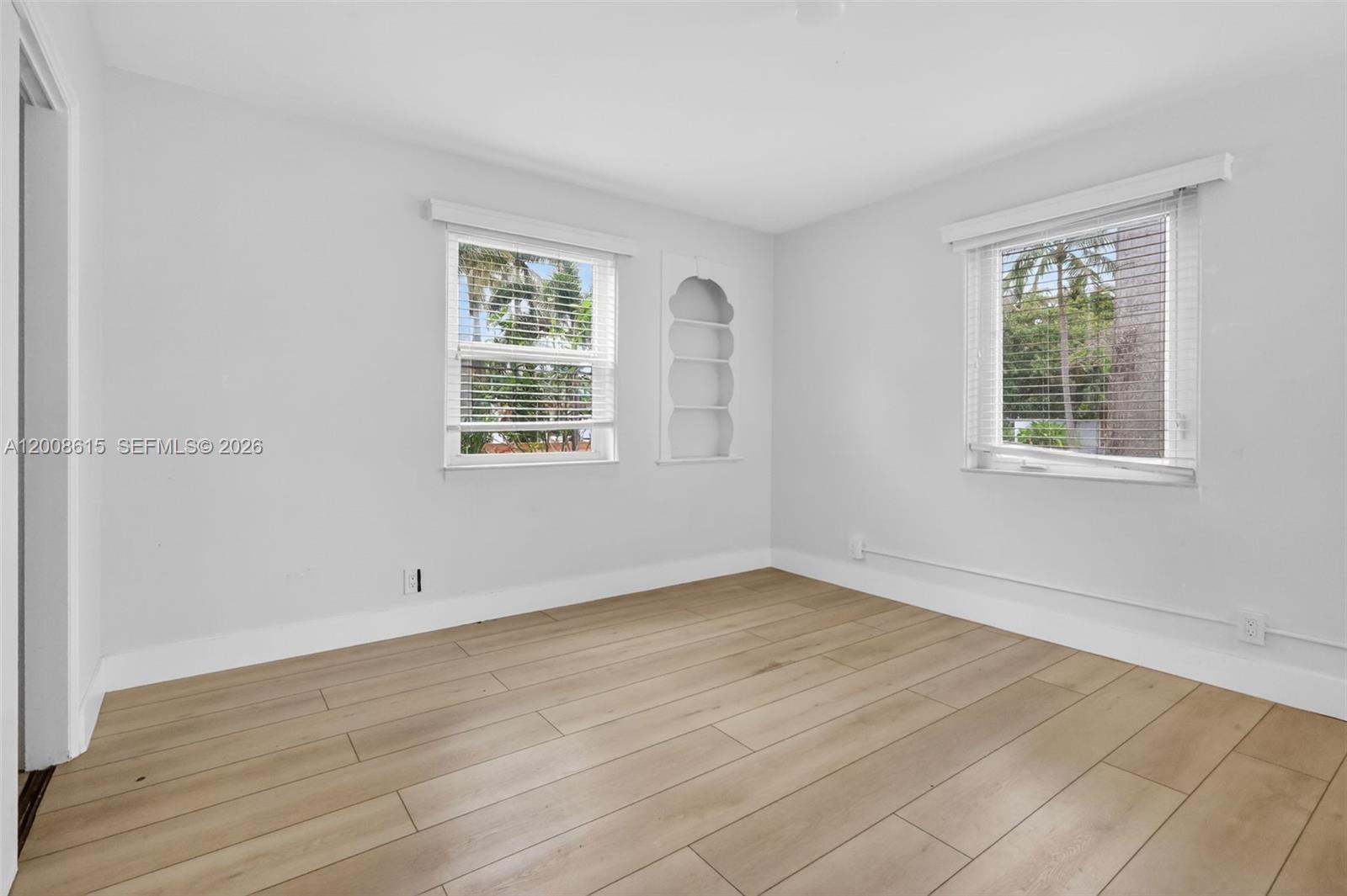 HOLLYWOOD LAKES SECTION - Residential