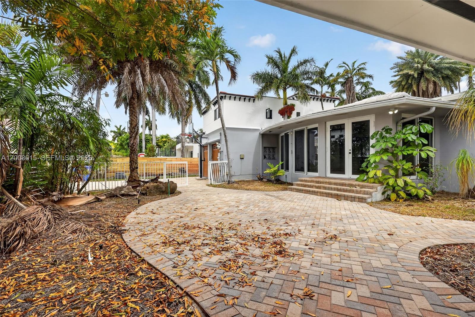 HOLLYWOOD LAKES SECTION - Residential