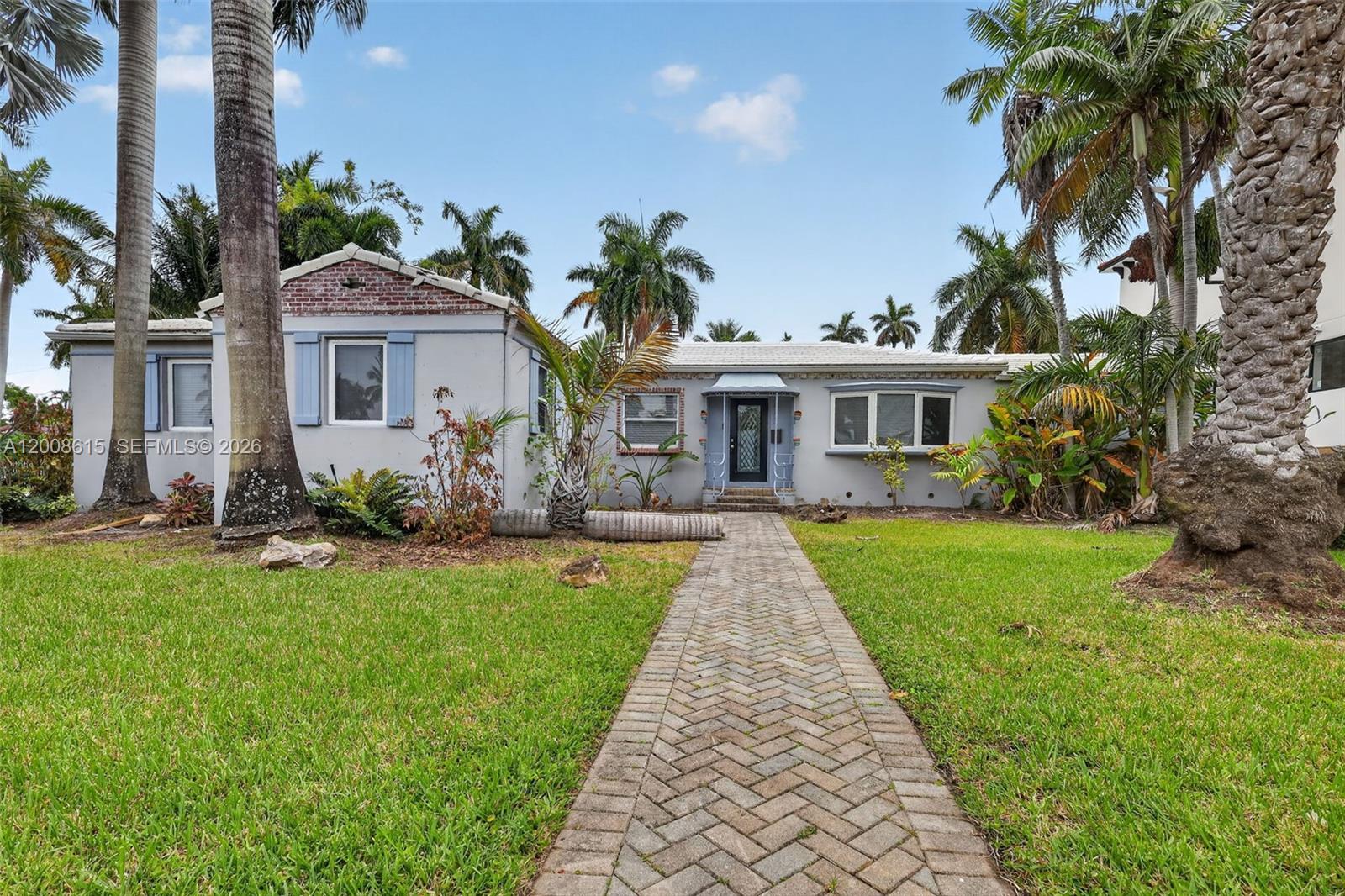 HOLLYWOOD LAKES SECTION - Residential