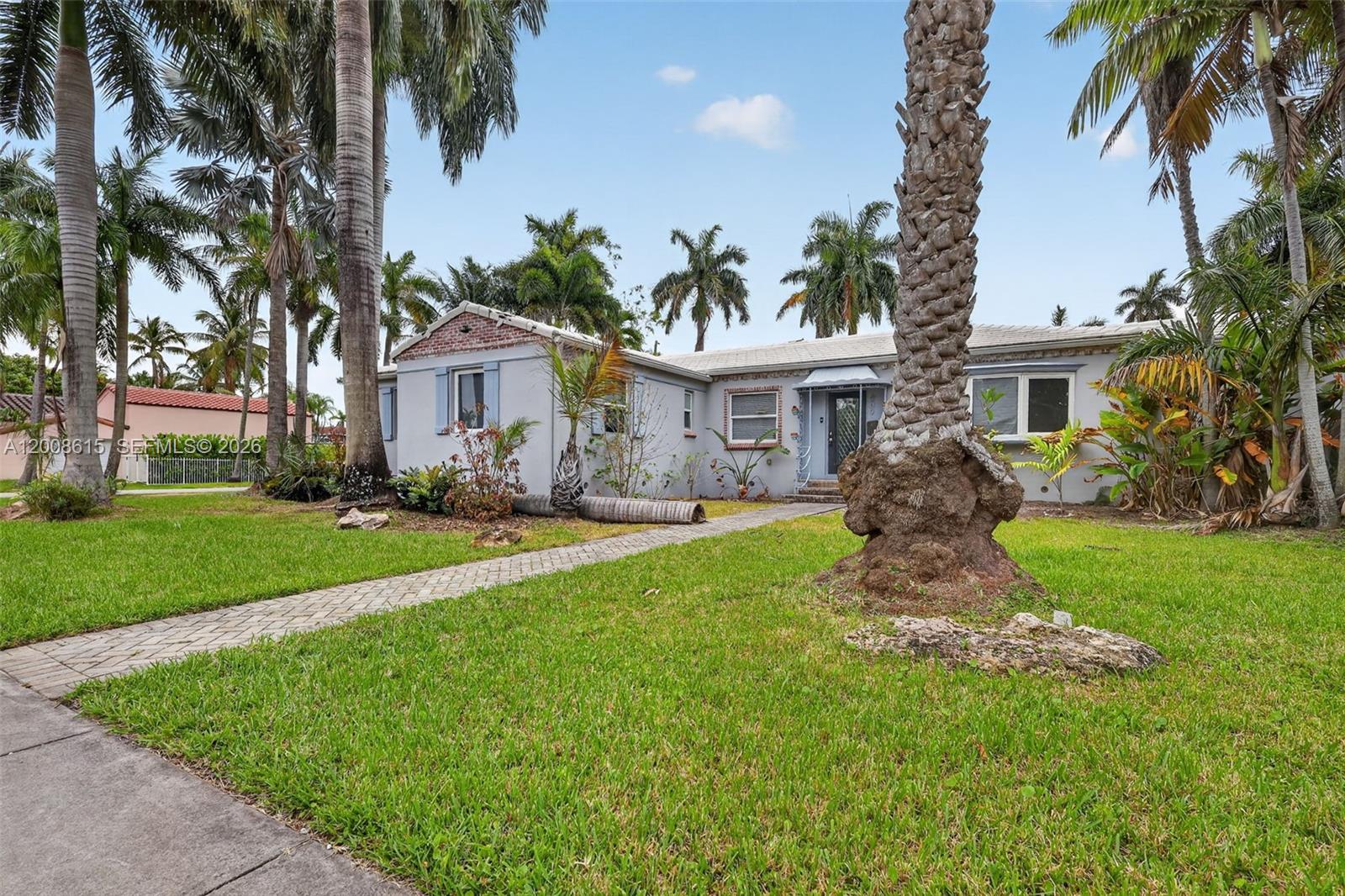 HOLLYWOOD LAKES SECTION - Residential