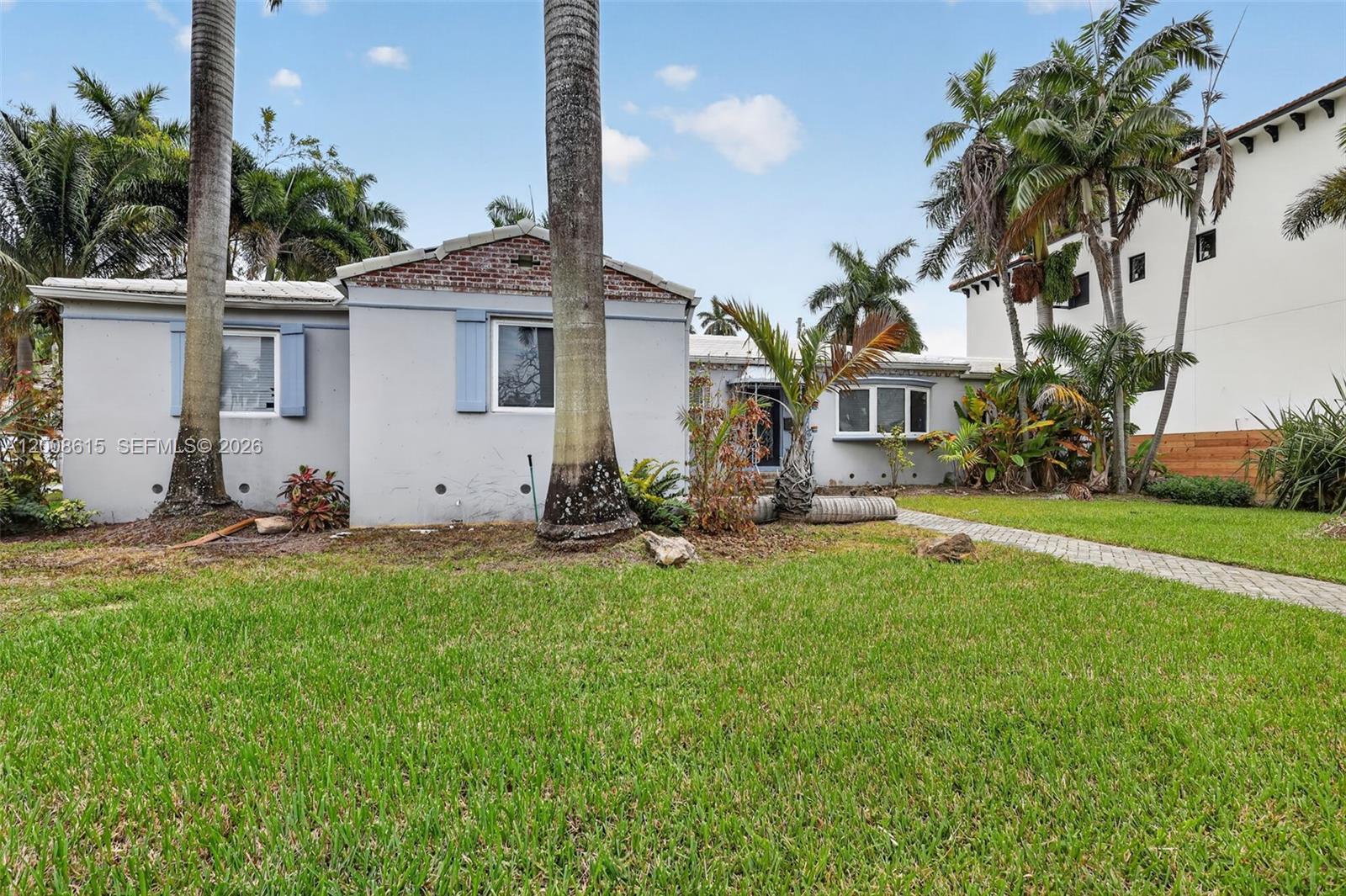 HOLLYWOOD LAKES SECTION - Residential