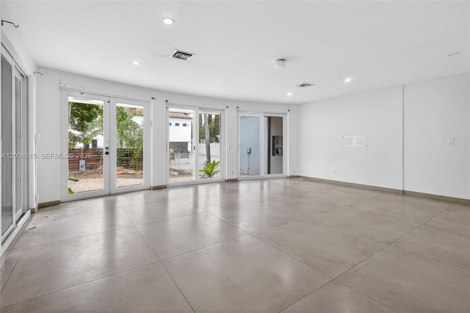 HOLLYWOOD LAKES SECTION - Residential