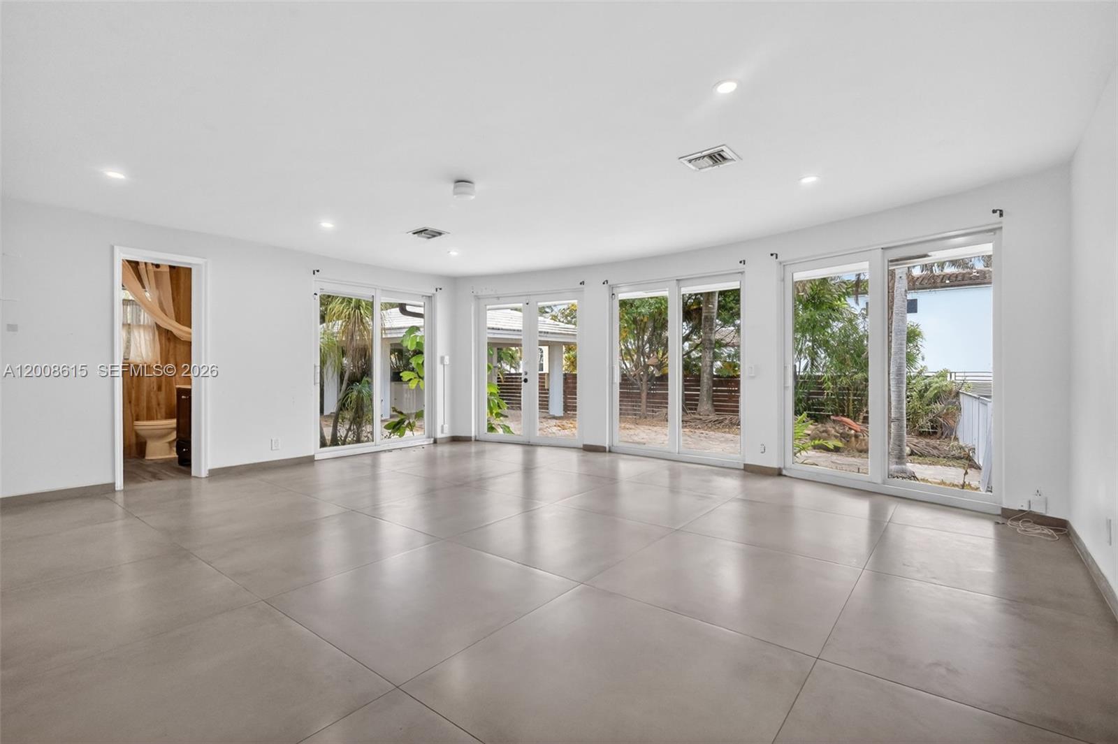 HOLLYWOOD LAKES SECTION - Residential