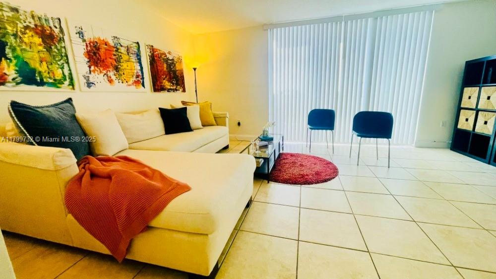 COMMODORE PLAZA CONDO - Residential