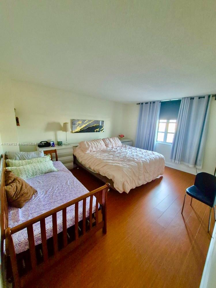 COMMODORE PLAZA CONDO - Residential