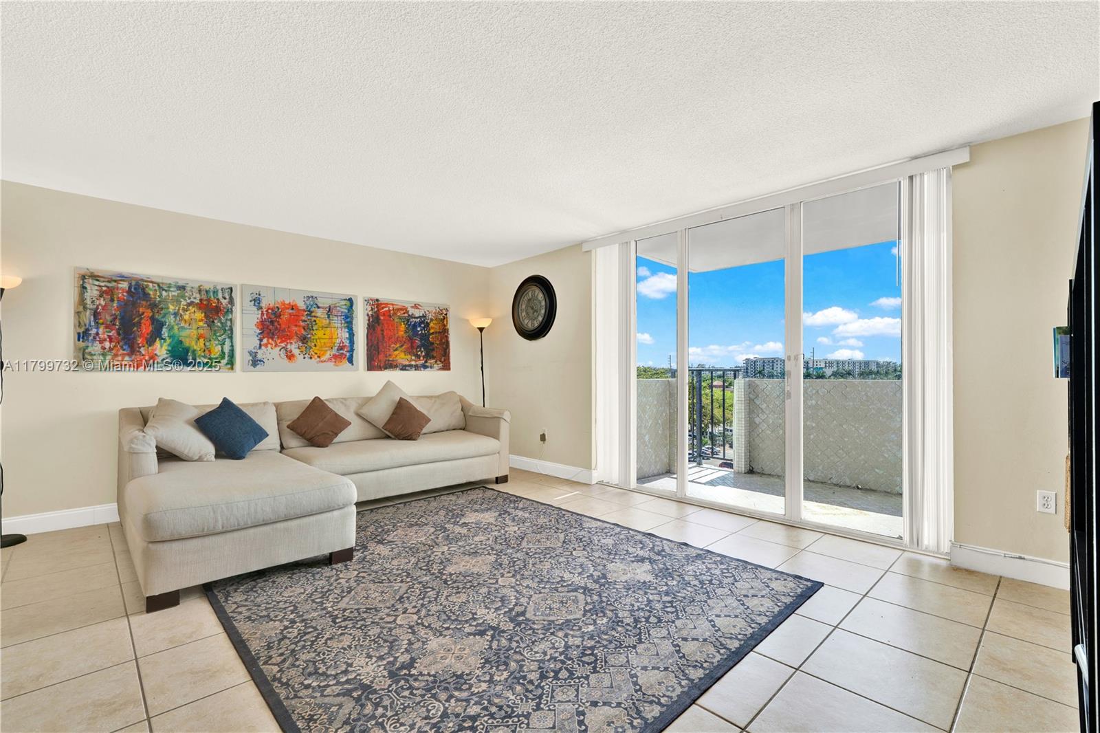 COMMODORE PLAZA CONDO - Residential