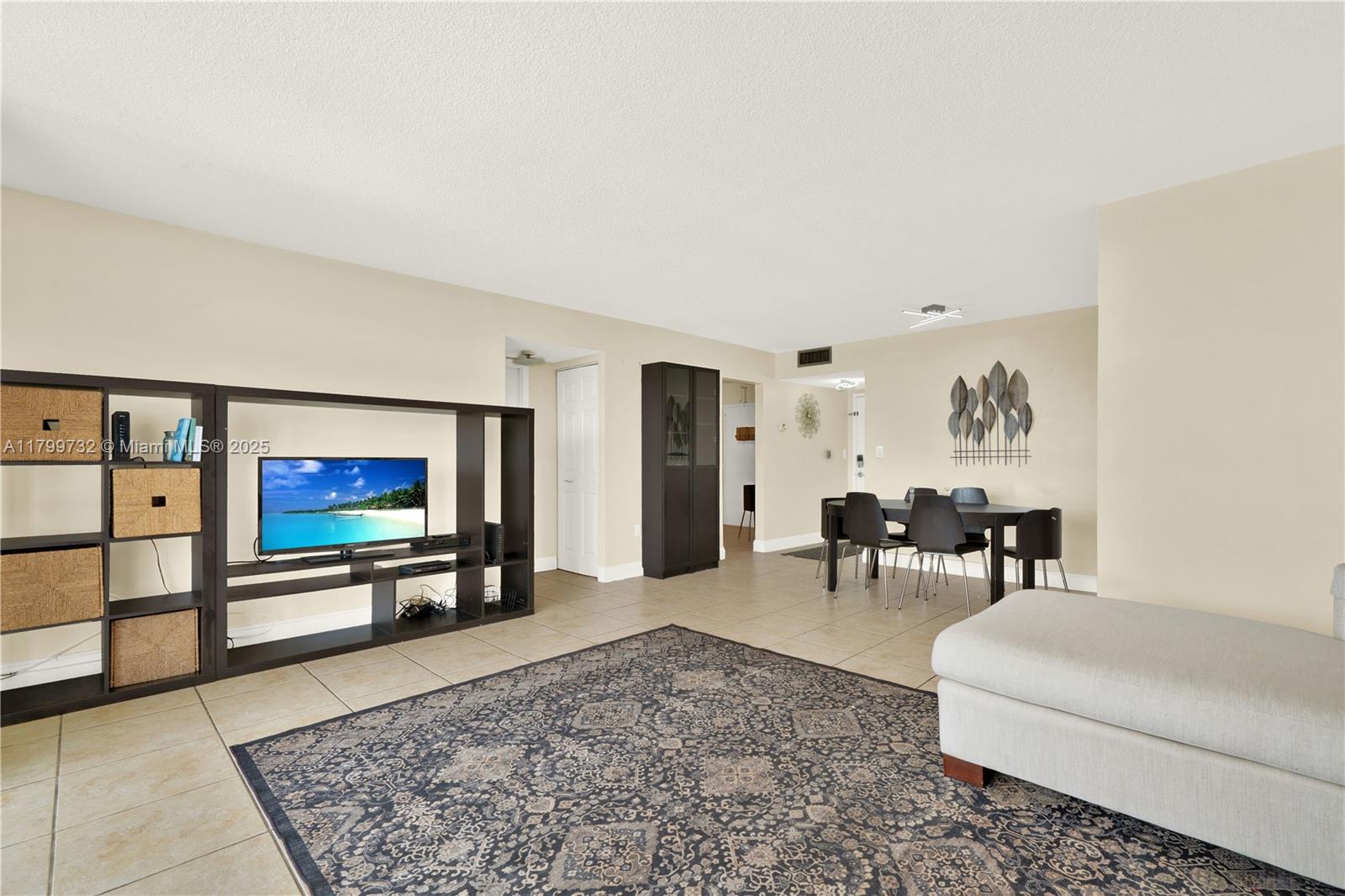 COMMODORE PLAZA CONDO - Residential