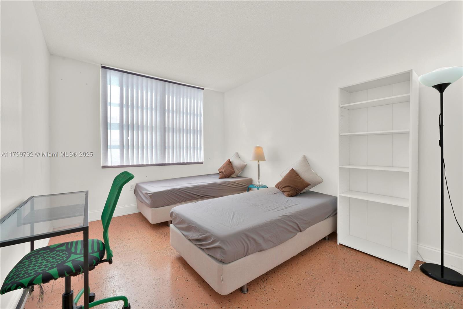 COMMODORE PLAZA CONDO - Residential