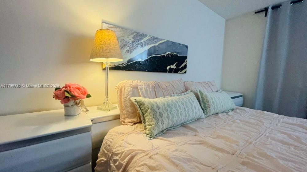 COMMODORE PLAZA CONDO - Residential