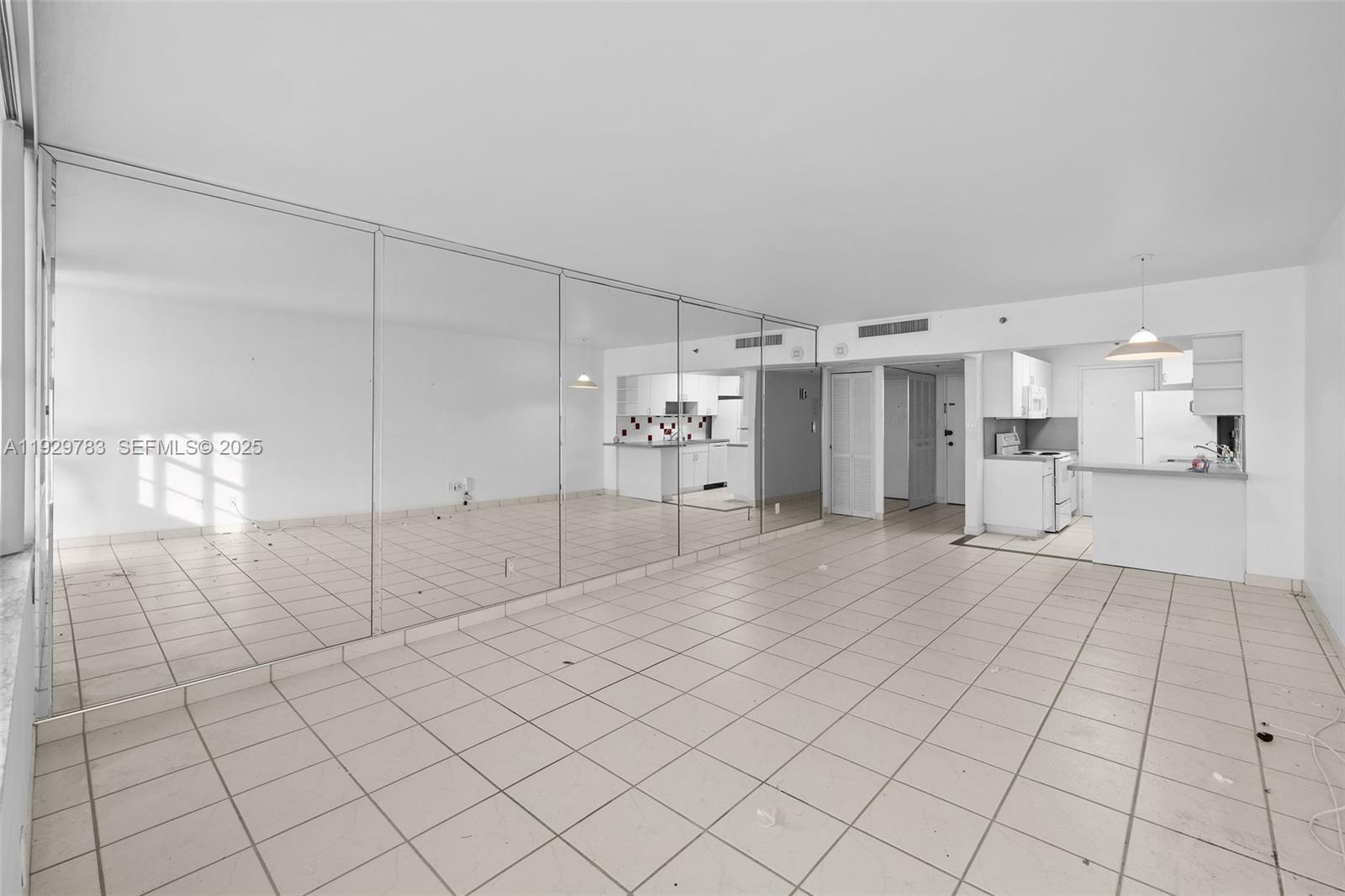 THE DECOPLAGE CONDO - Residential