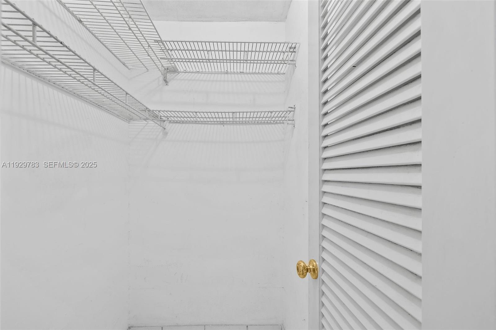 THE DECOPLAGE CONDO - Residential