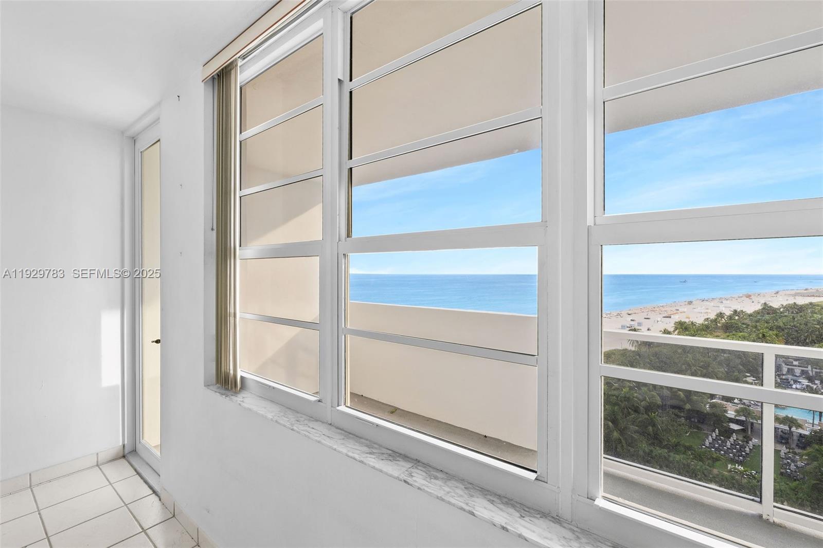 THE DECOPLAGE CONDO - Residential