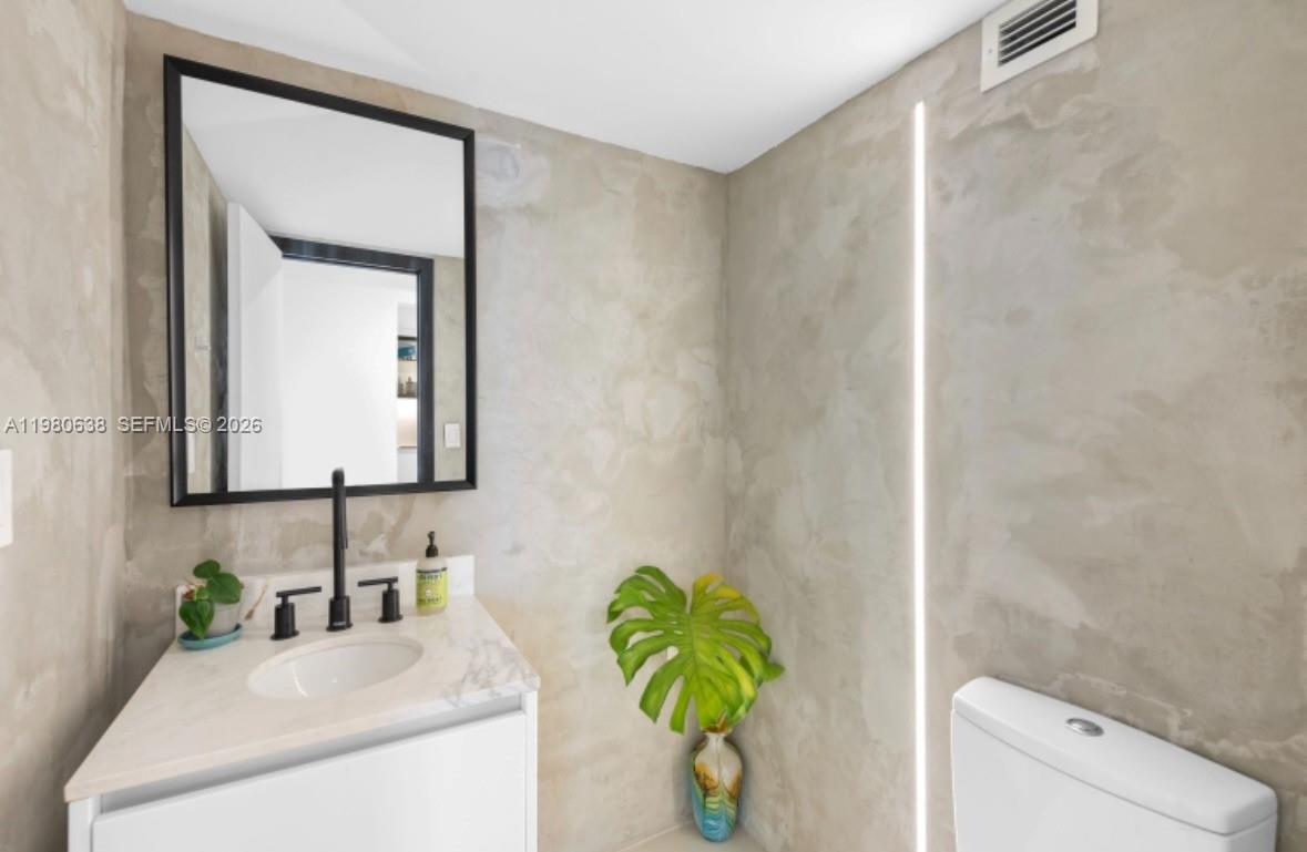 MIRASOL OCEAN TOWERS COND - Residential