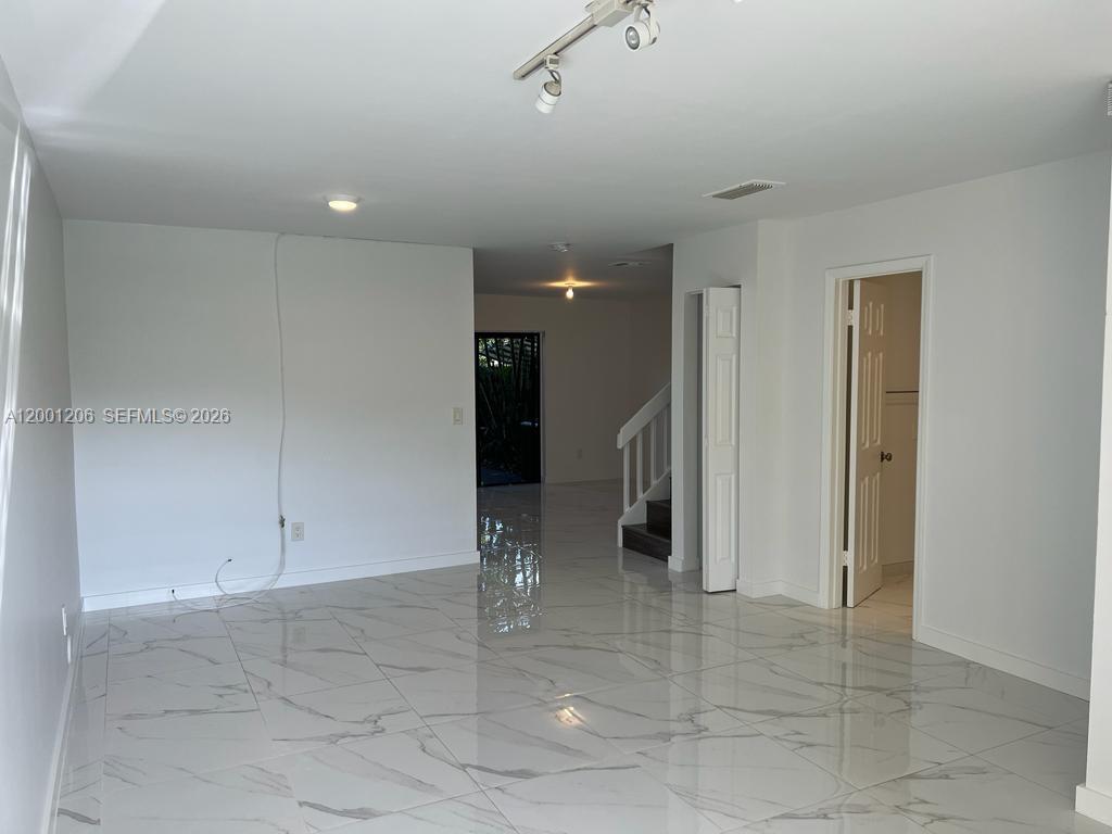 TOWNHOMES OF MONTEREY - Residential Lease