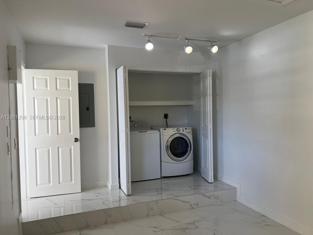 TOWNHOMES OF MONTEREY - Residential Lease