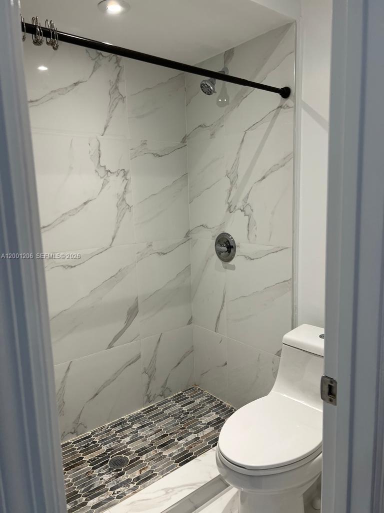 TOWNHOMES OF MONTEREY - Residential Lease