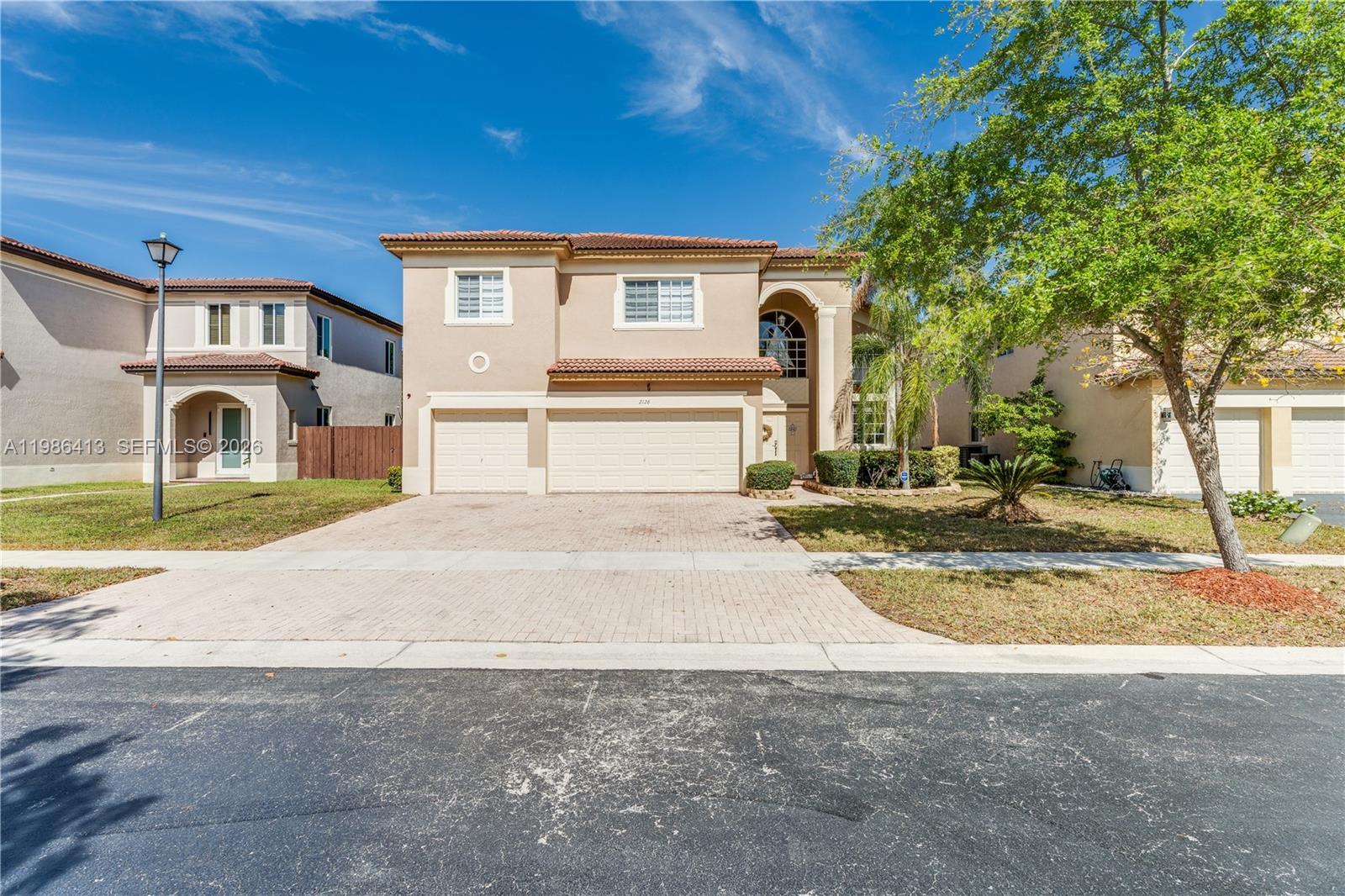 FLORIDIAN BAY ESTATES - Residential Lease