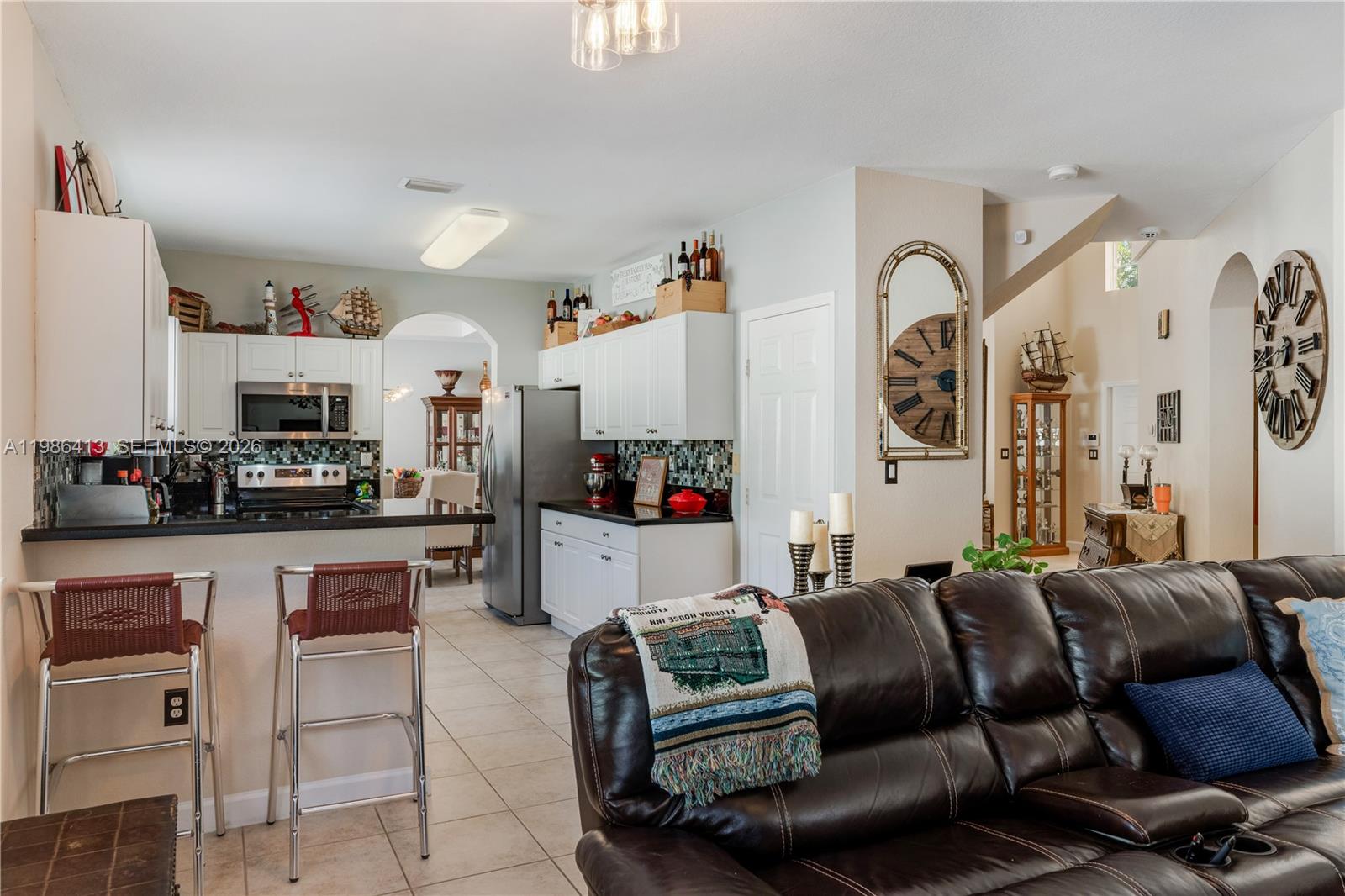 FLORIDIAN BAY ESTATES - Residential Lease