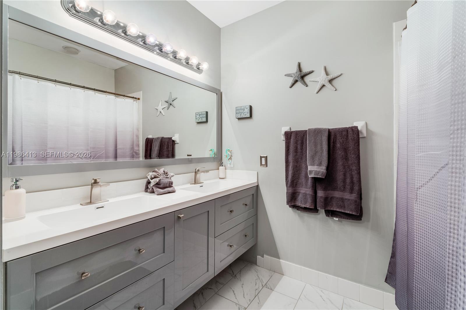 FLORIDIAN BAY ESTATES - Residential Lease