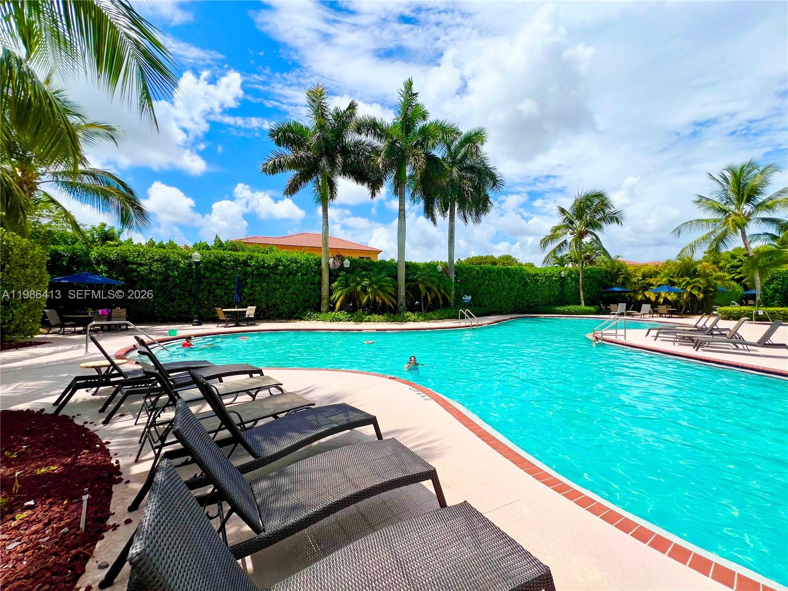 FLORIDIAN BAY ESTATES - Residential Lease