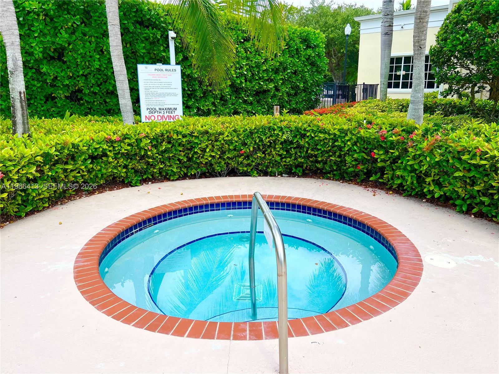 FLORIDIAN BAY ESTATES - Residential Lease