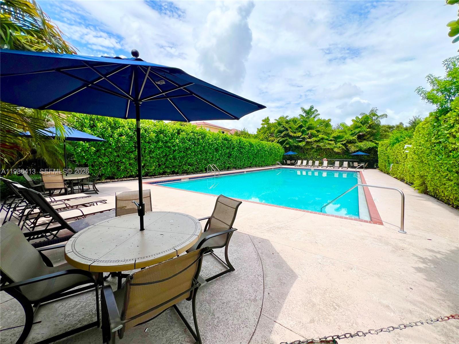 FLORIDIAN BAY ESTATES - Residential Lease