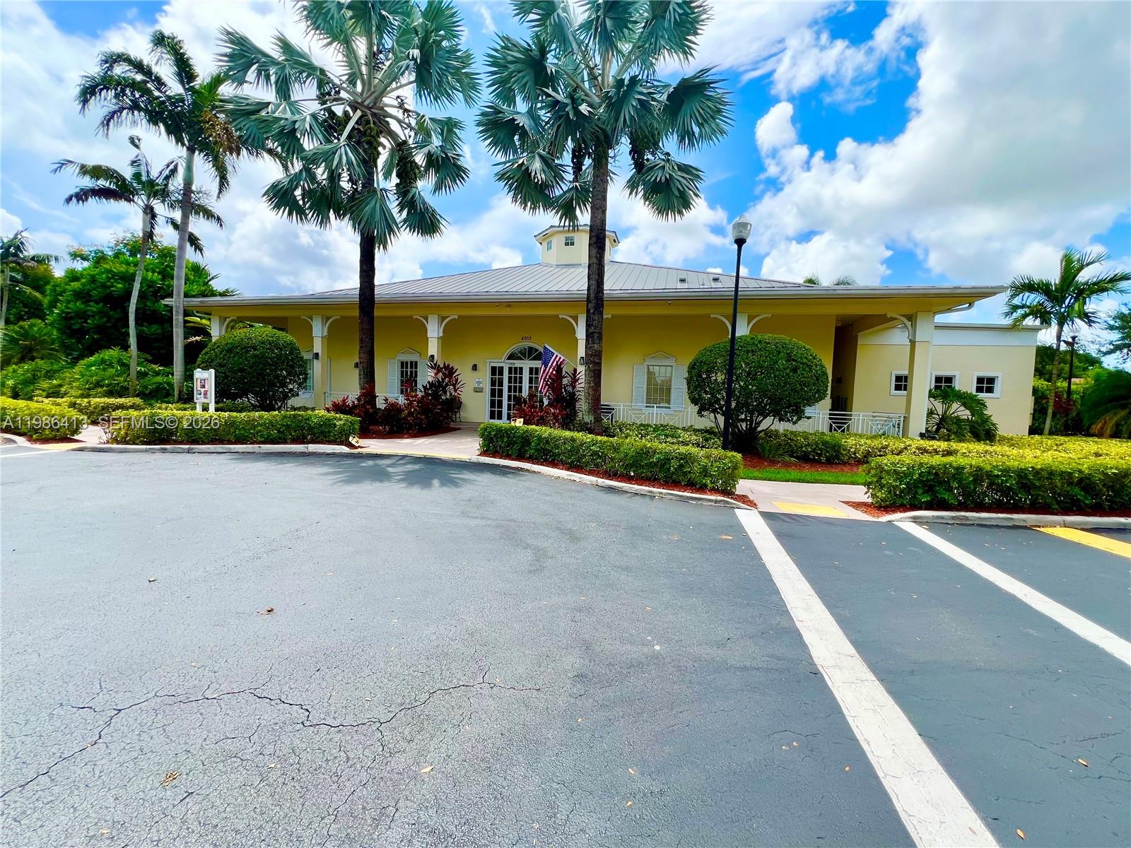 FLORIDIAN BAY ESTATES - Residential Lease