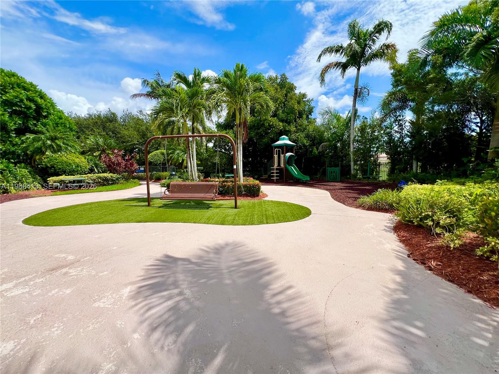 FLORIDIAN BAY ESTATES - Residential Lease