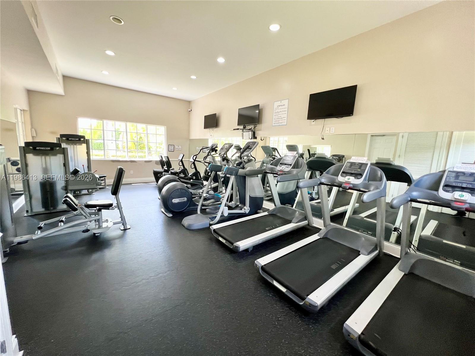 FLORIDIAN BAY ESTATES - Residential Lease