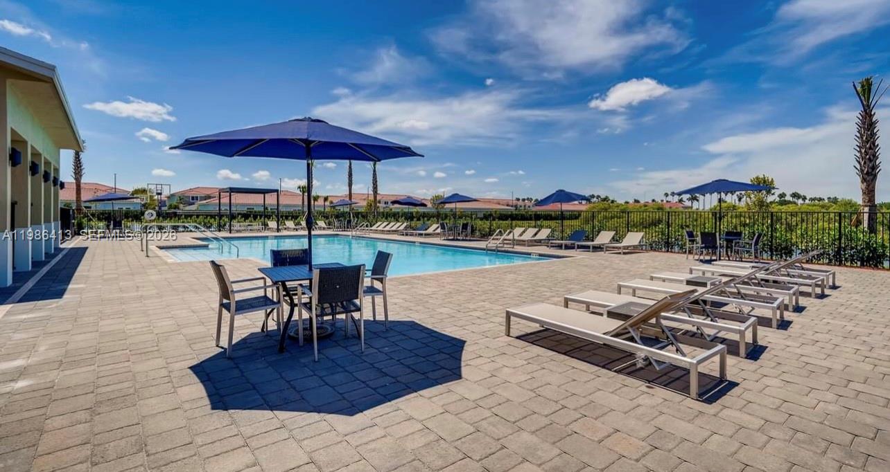 FLORIDIAN BAY ESTATES - Residential Lease