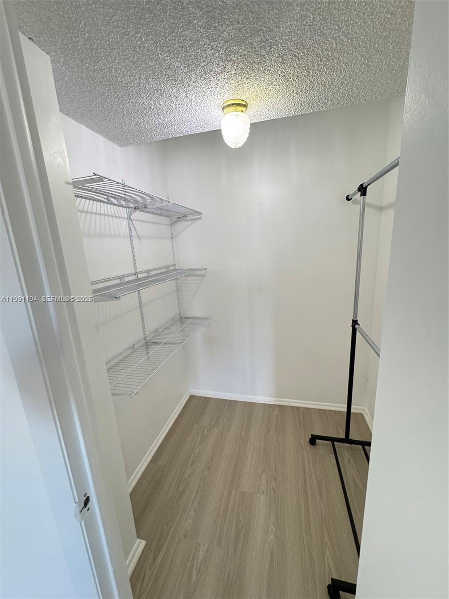 MANORS OF INVERRARY I-5 - Residential Lease