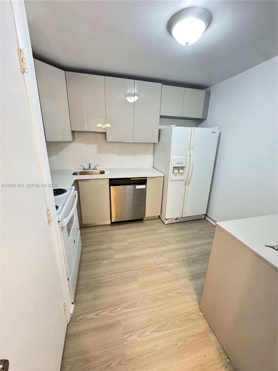 MANORS OF INVERRARY I-5 - Residential Lease