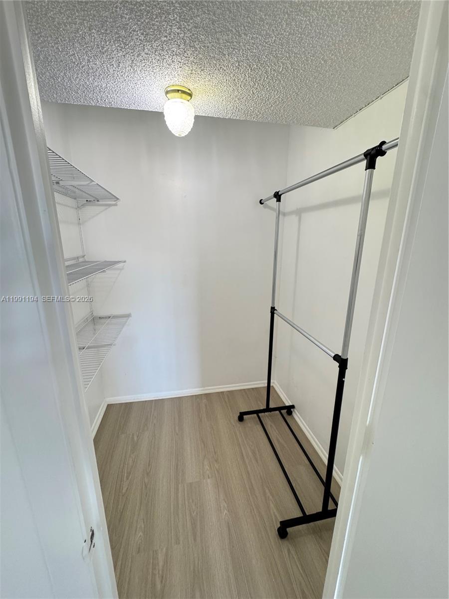 MANORS OF INVERRARY I-5 - Residential Lease