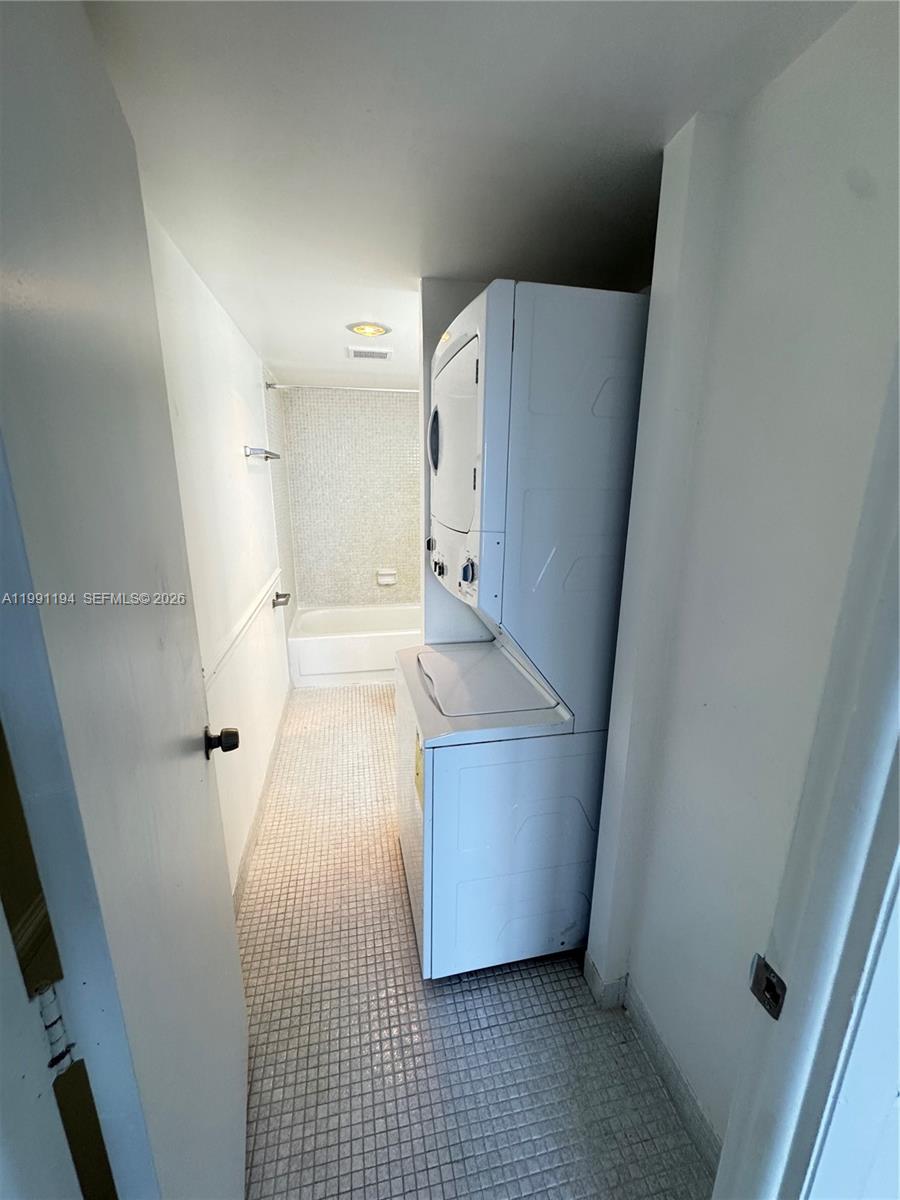 MANORS OF INVERRARY I-5 - Residential Lease