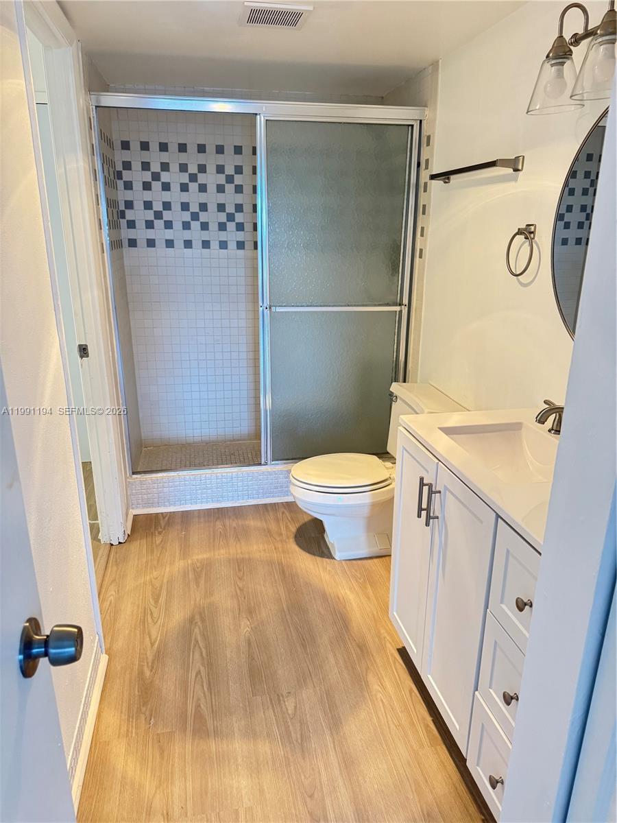 MANORS OF INVERRARY I-5 - Residential Lease