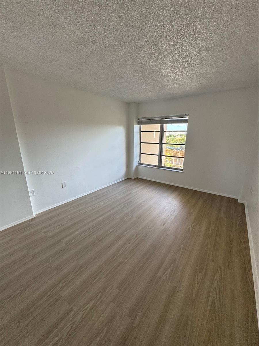 MANORS OF INVERRARY I-5 - Residential Lease