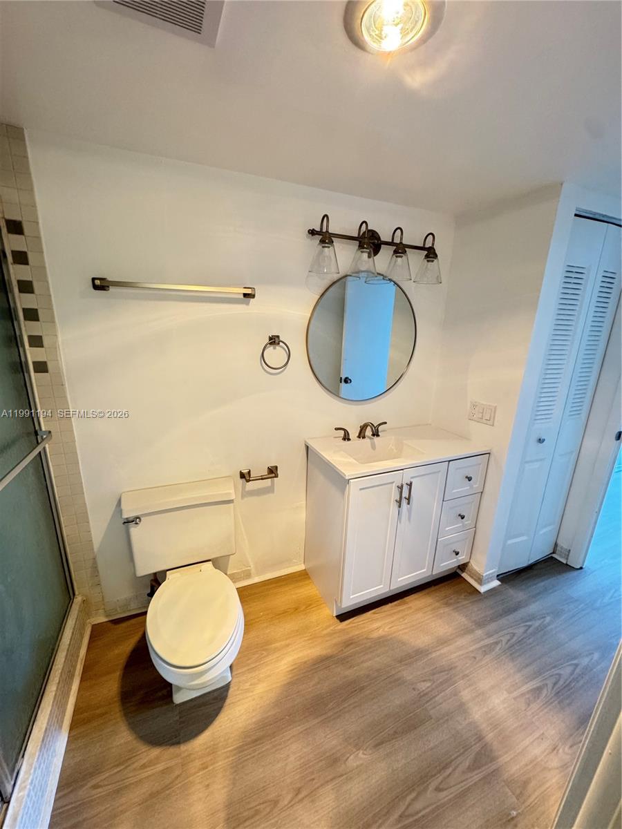 MANORS OF INVERRARY I-5 - Residential Lease