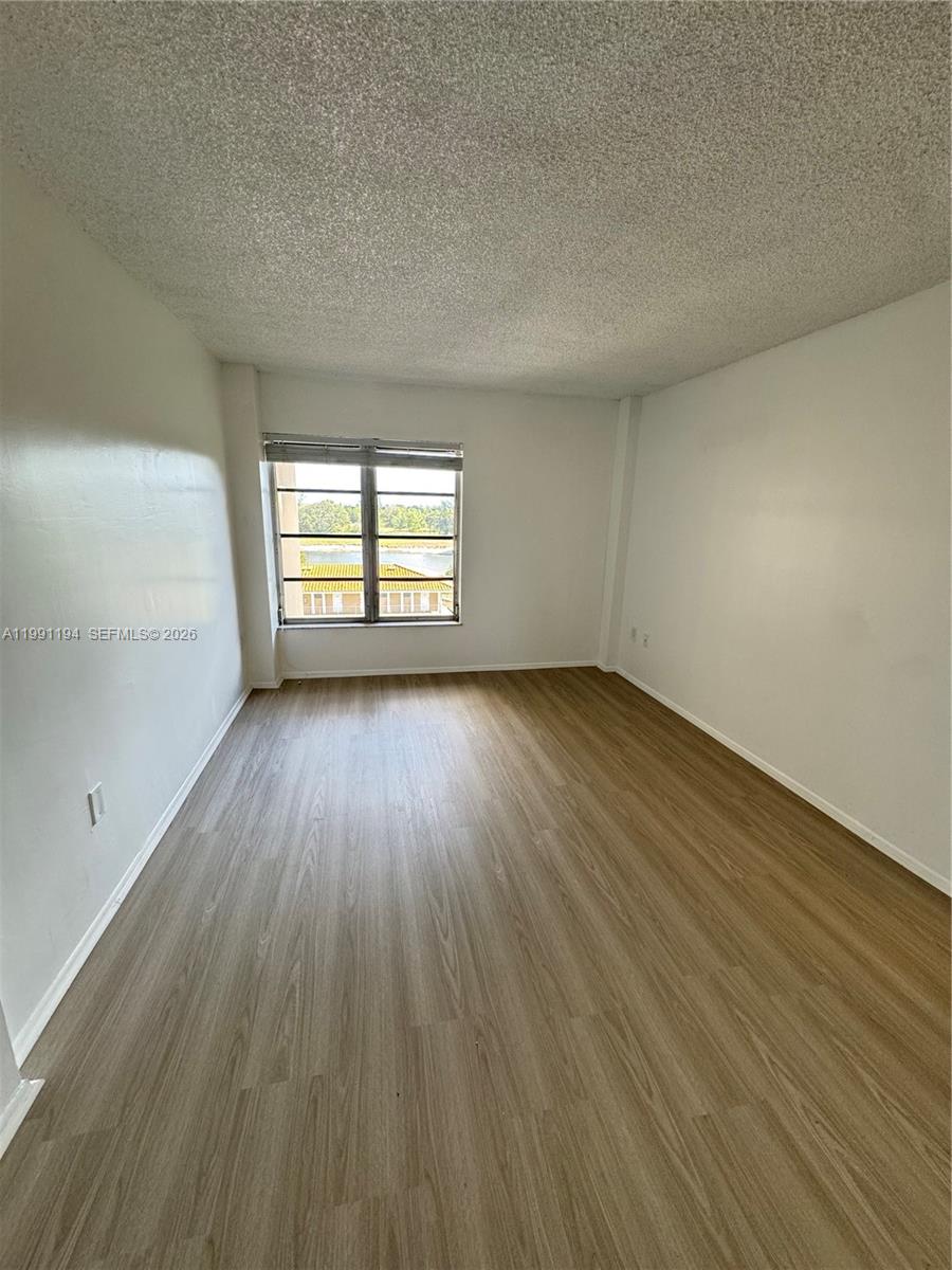 MANORS OF INVERRARY I-5 - Residential Lease