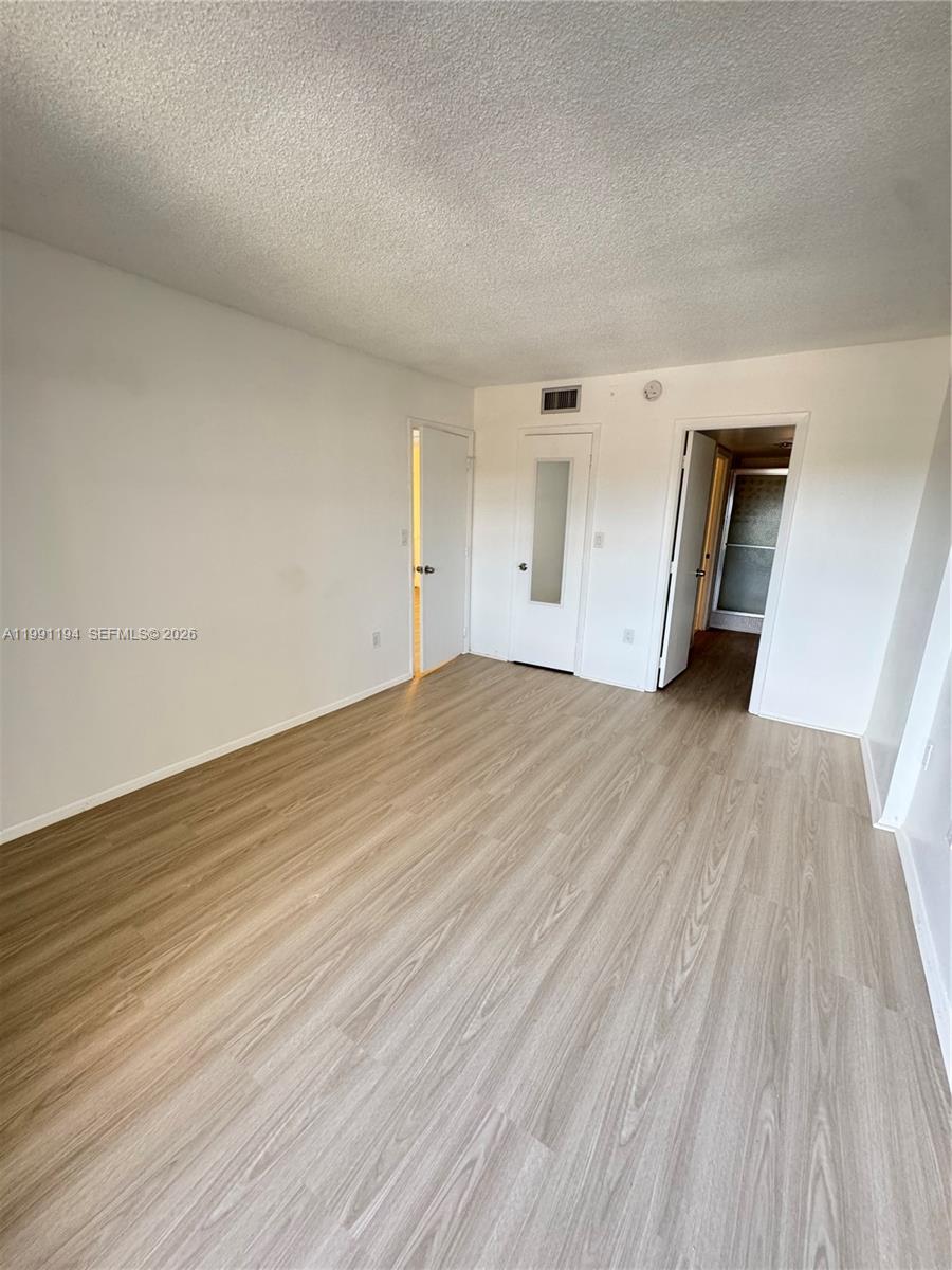 MANORS OF INVERRARY I-5 - Residential Lease