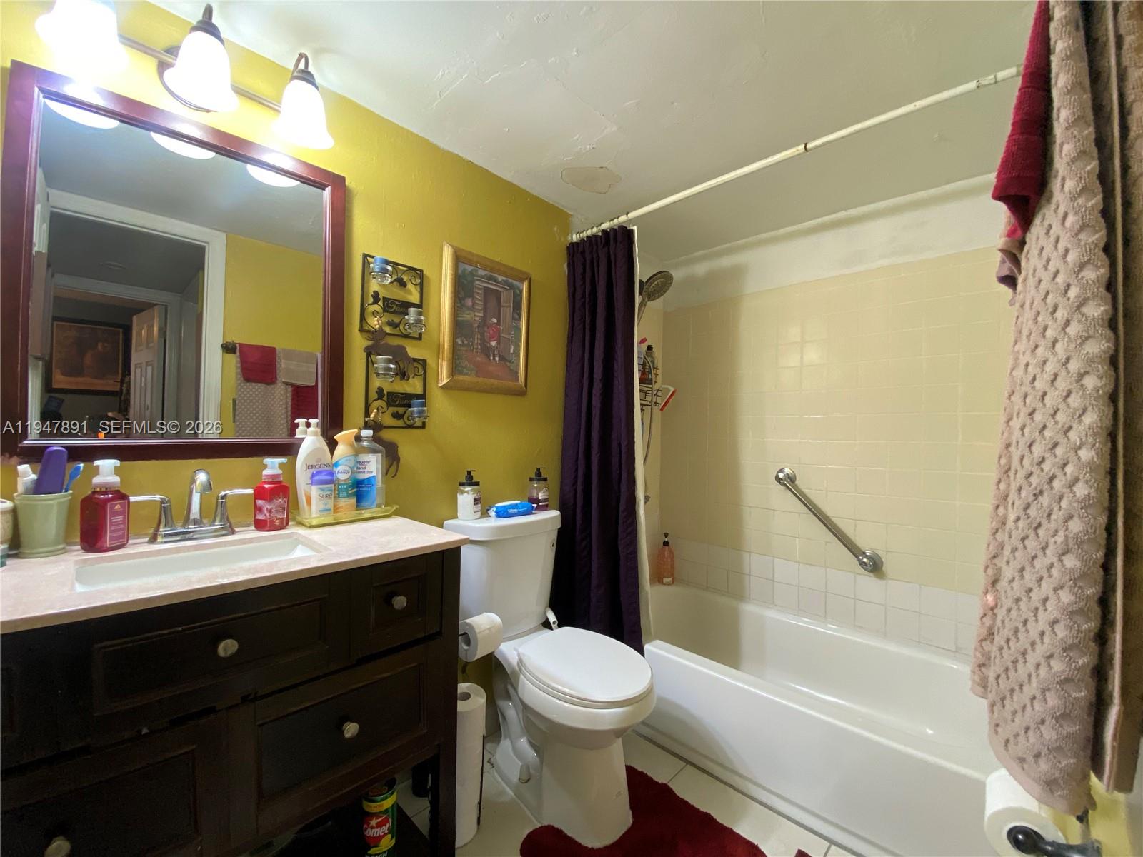 LAKESIDE CONDO AT LAUDERD - Residential