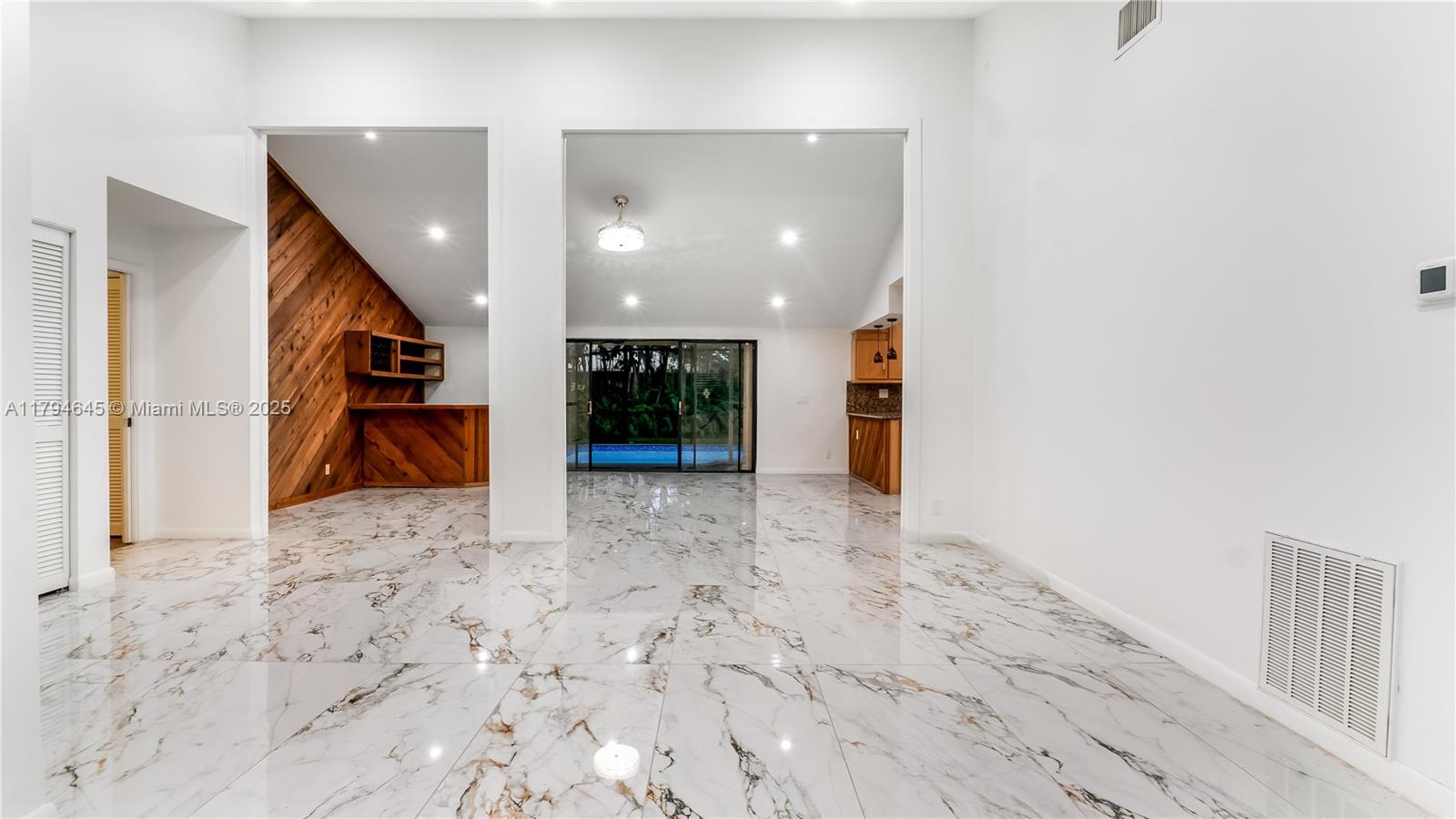 MAPLEWOOD - Residential