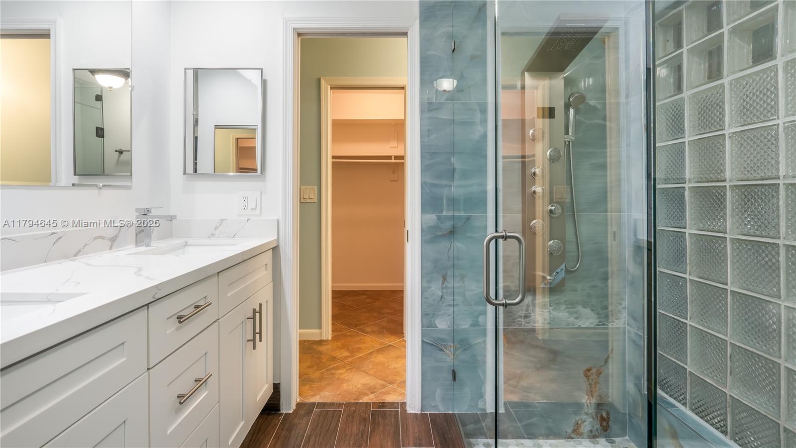MAPLEWOOD - Residential