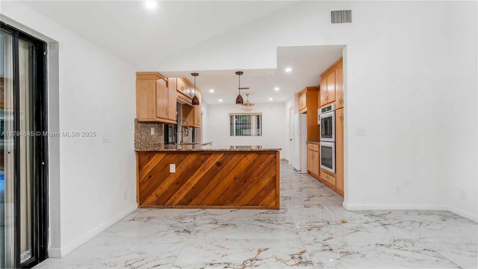 MAPLEWOOD - Residential