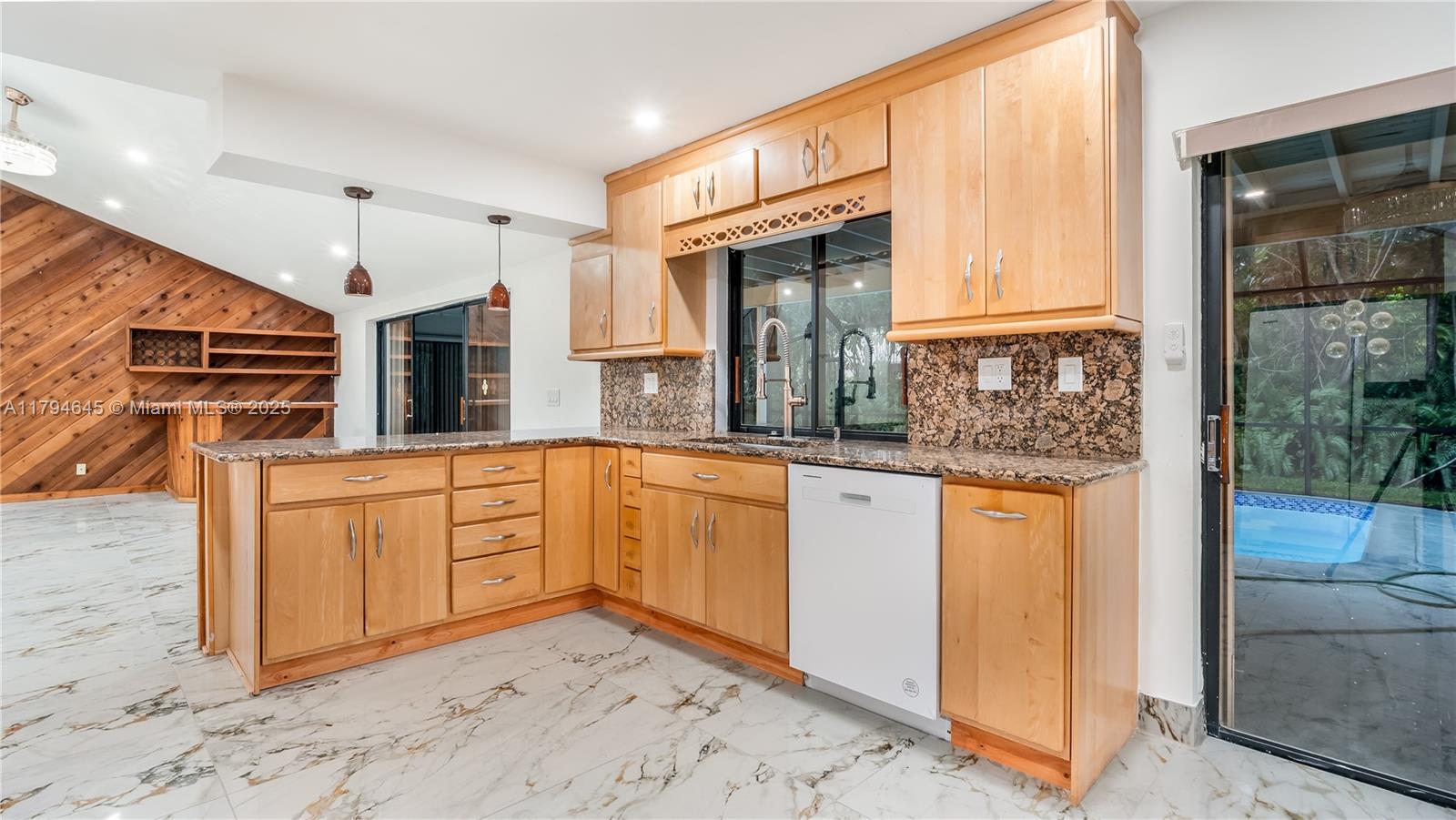 MAPLEWOOD - Residential