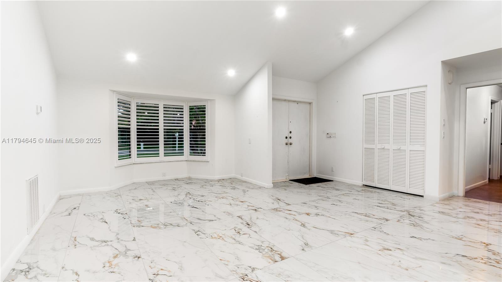 MAPLEWOOD - Residential