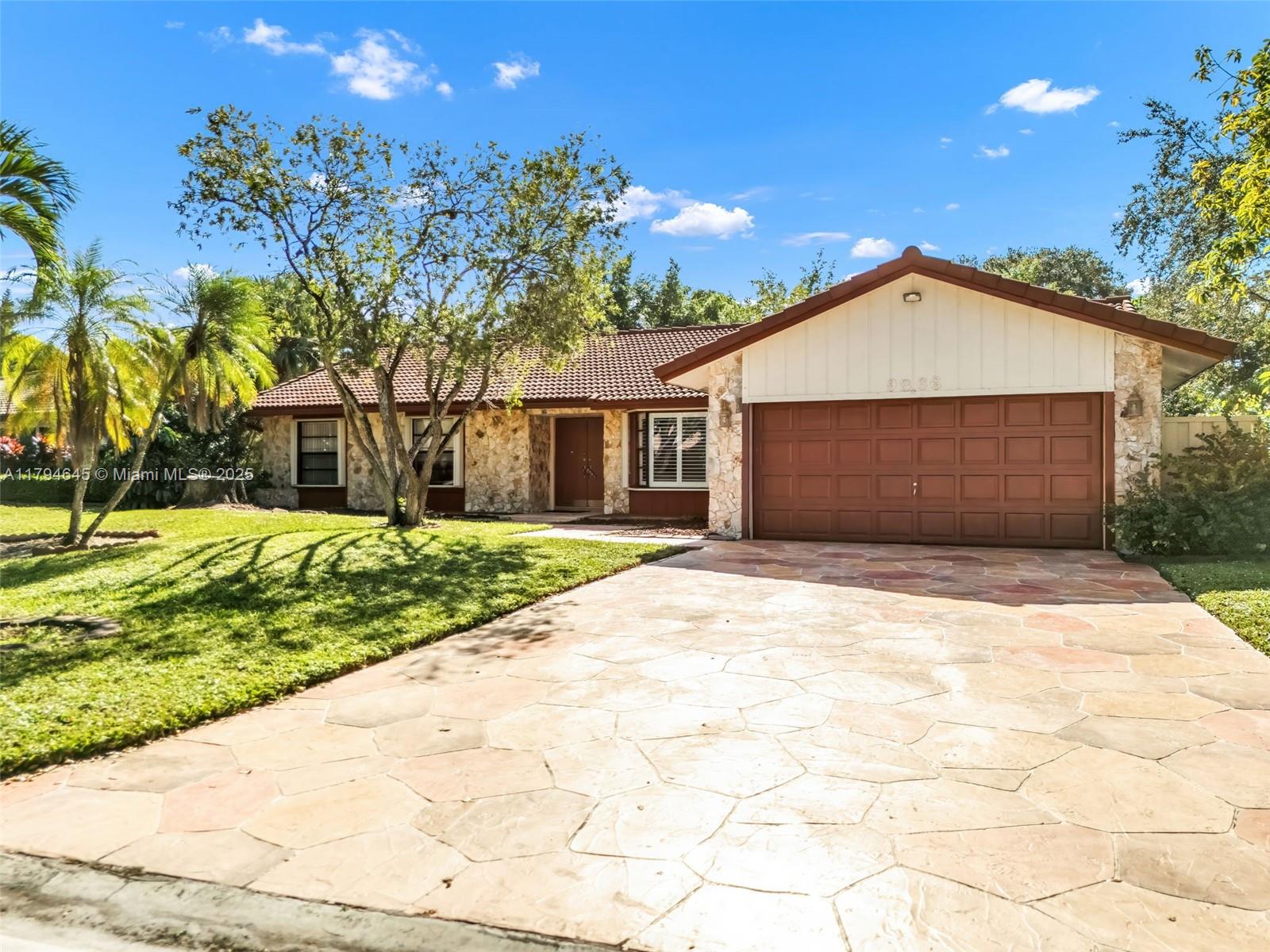 MAPLEWOOD - Residential