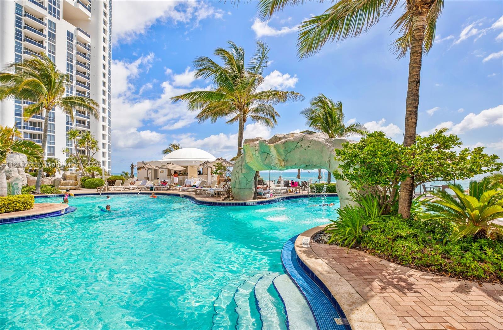 TRUMP INTERNATIONAL SONES - Residential