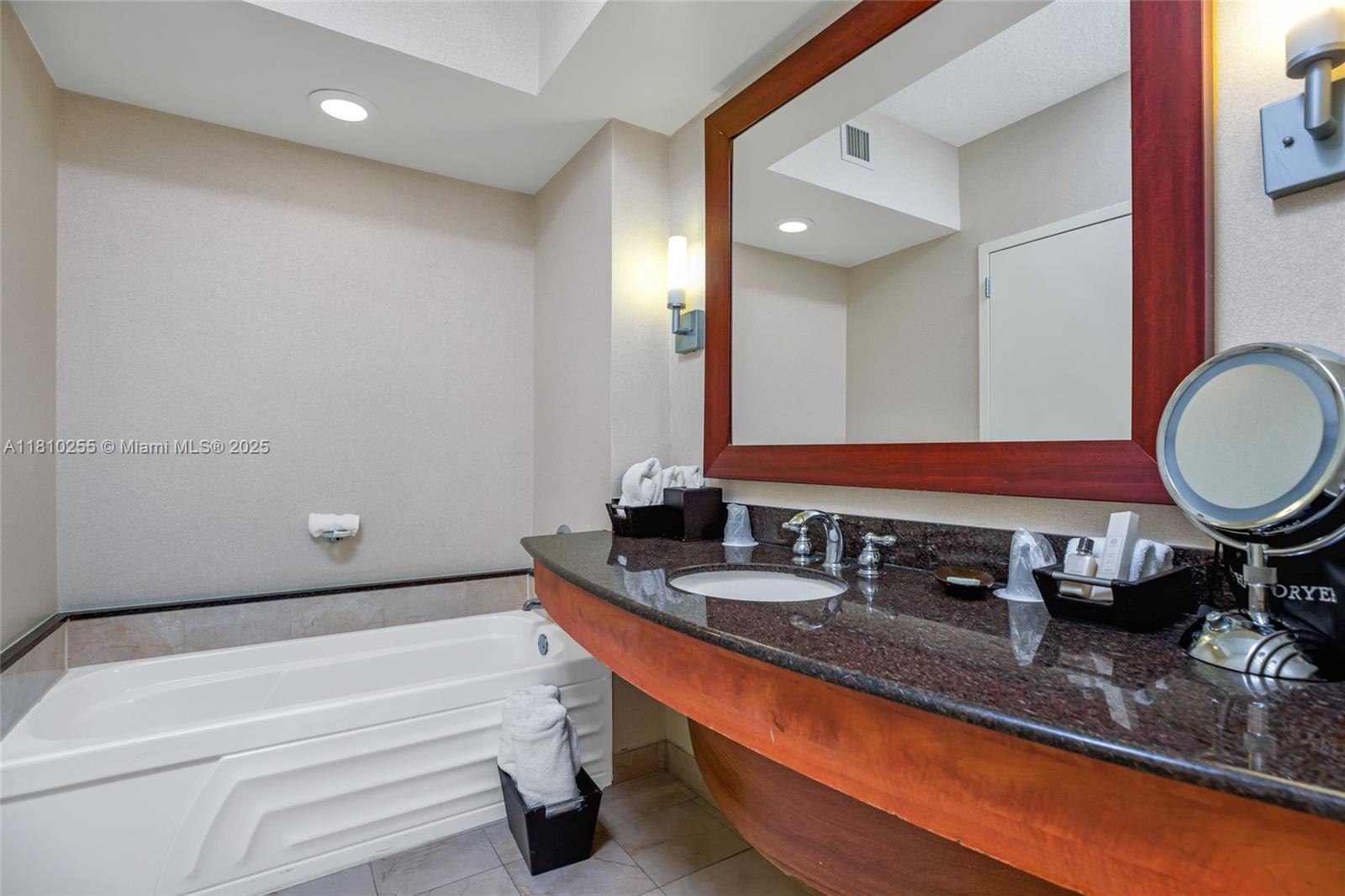 TRUMP INTERNATIONAL SONES - Residential