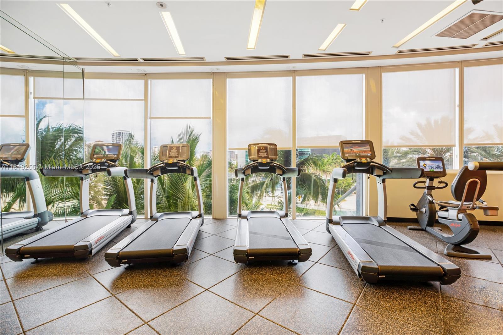 TRUMP INTERNATIONAL SONES - Residential
