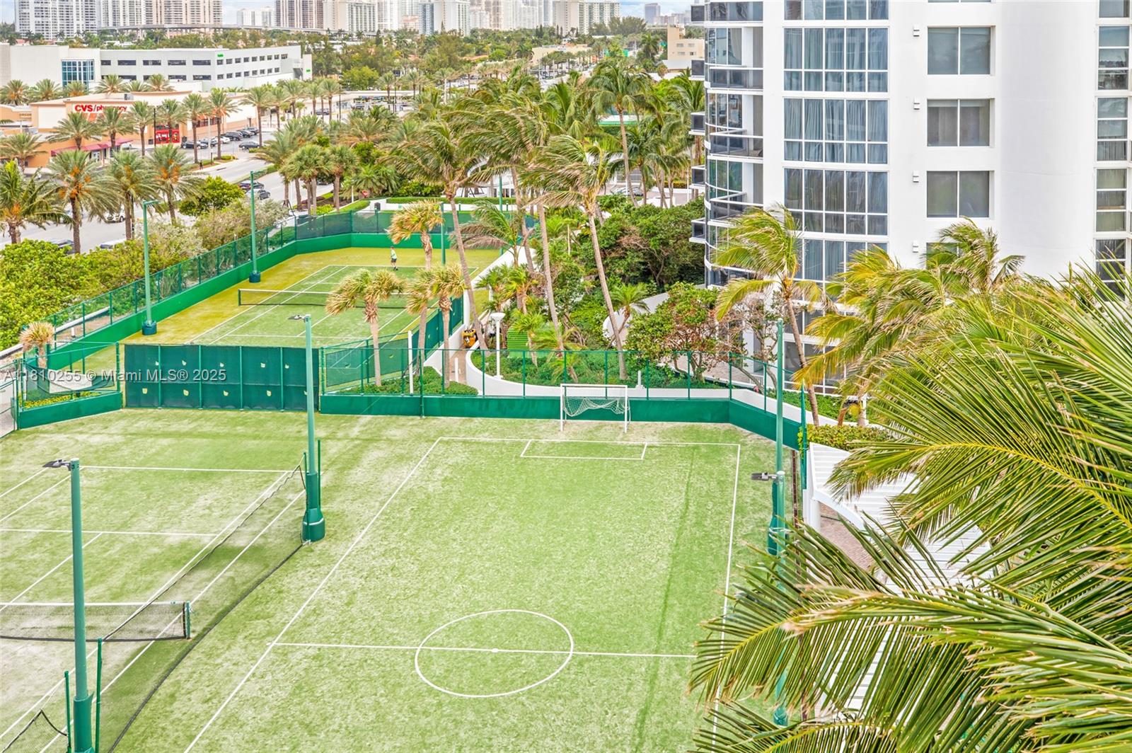 TRUMP INTERNATIONAL SONES - Residential